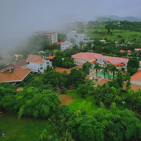 Manas Lifestyle Resort, Igatpuri Exteriör bild