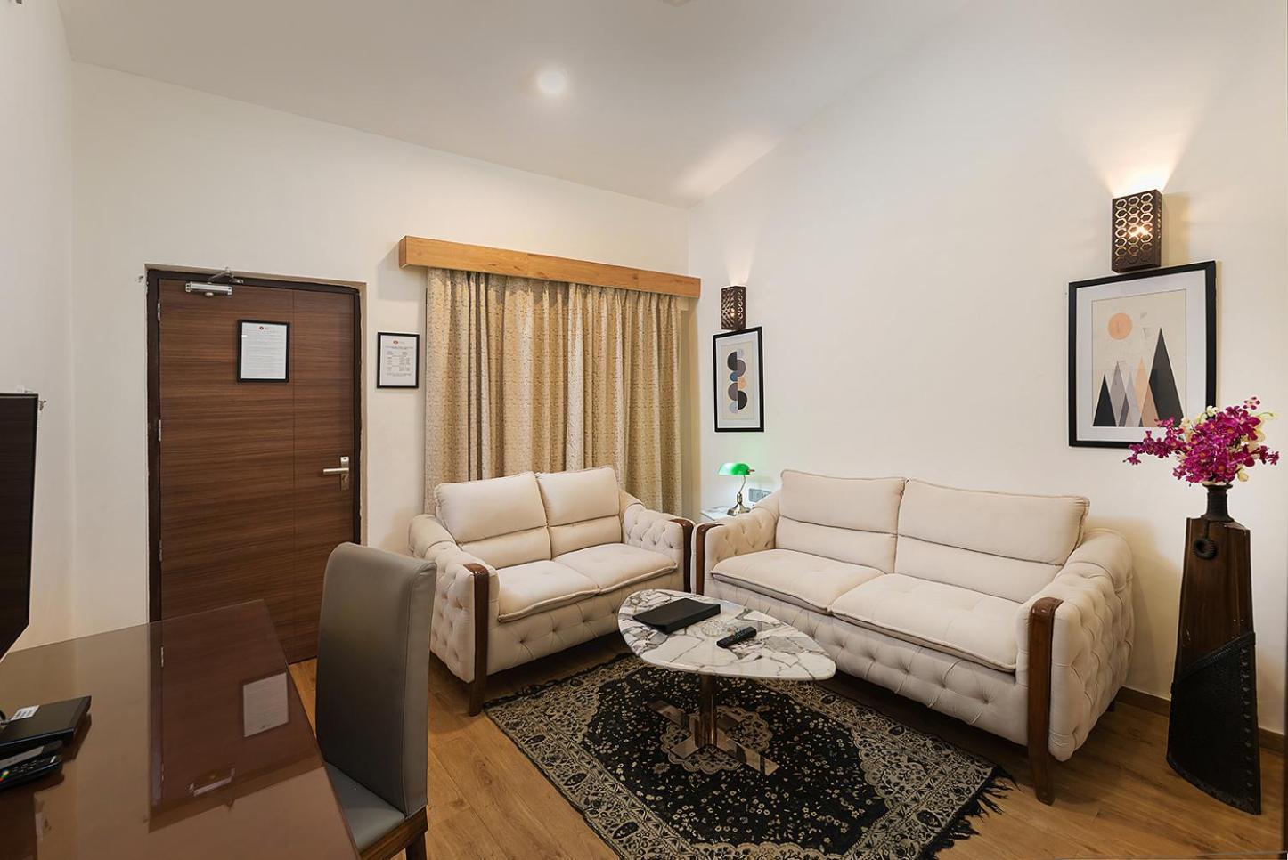 Manas Lifestyle Resort, Igatpuri Rum bild
