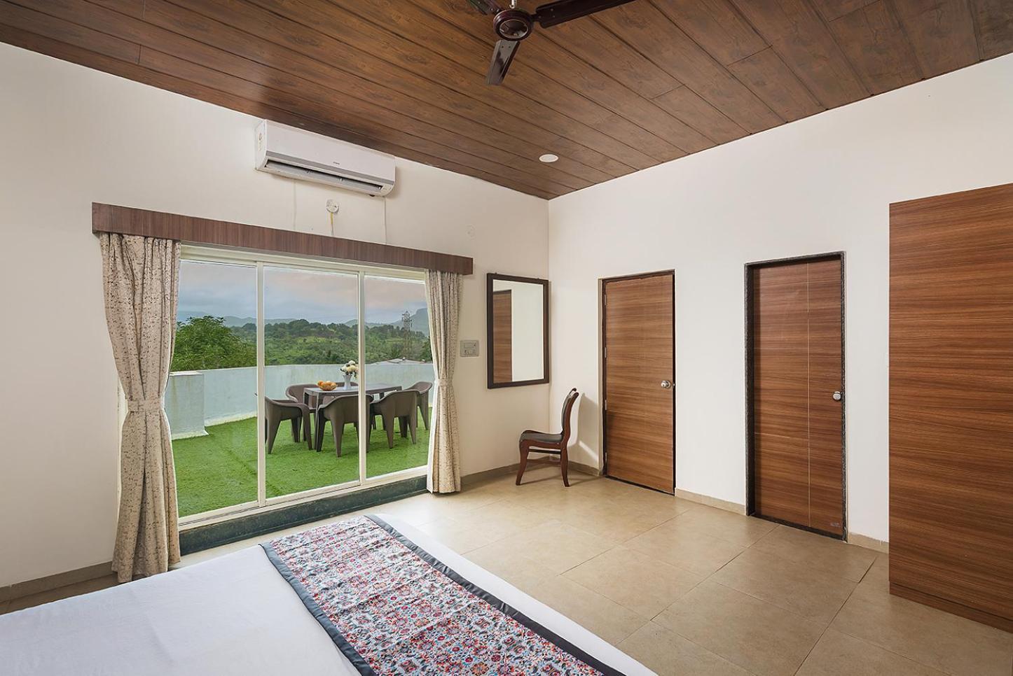 Manas Lifestyle Resort, Igatpuri Rum bild