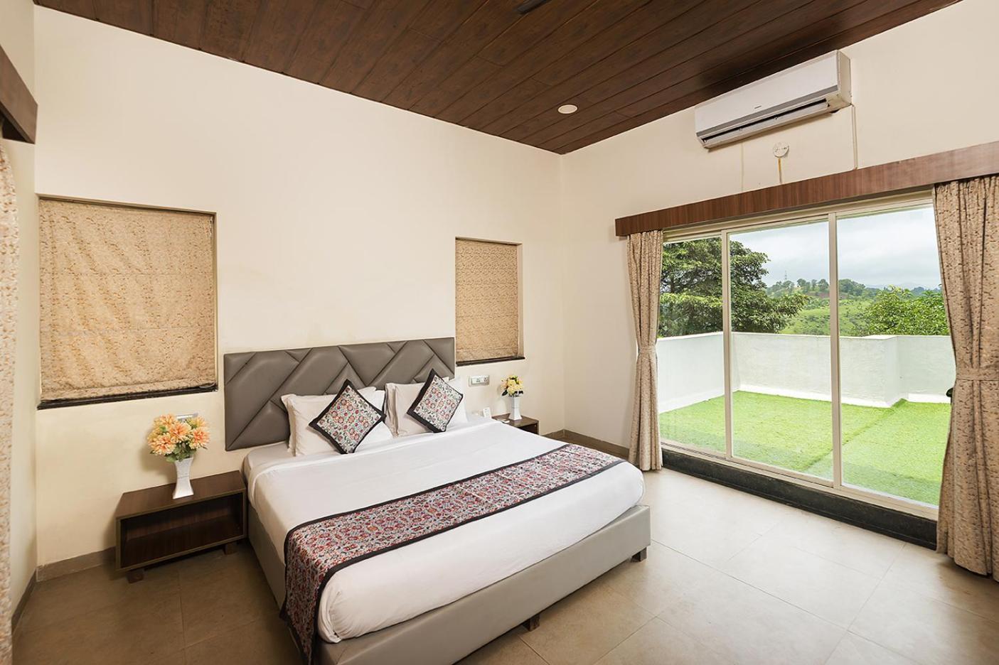 Manas Lifestyle Resort, Igatpuri Rum bild