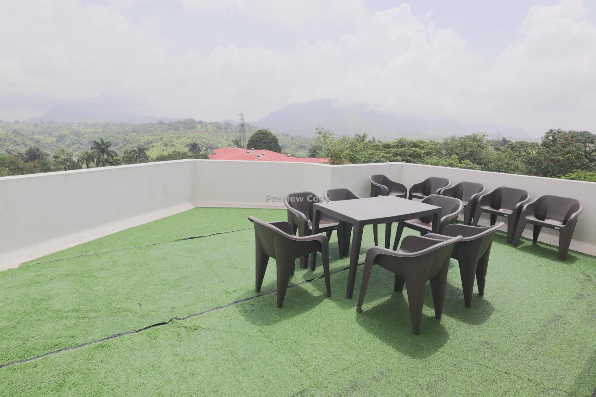 Manas Lifestyle Resort, Igatpuri Rum bild